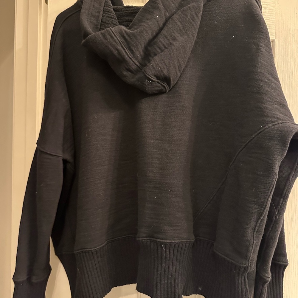 Women’s black free people pullover hoodie! In like new condition!